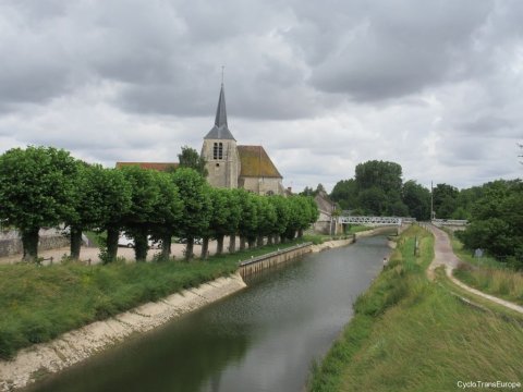 Montbouy vue de l'écluse