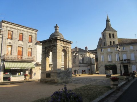 Place de Guîtres