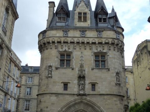La porte Cailhau à Bordeaux